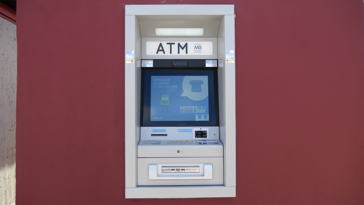 Caixa ATM em funcionamento na Quinta da Marialva
